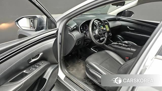 Hyundai Tucson (NX4) 2021 Серебристо-серый из Кореи, фото 3