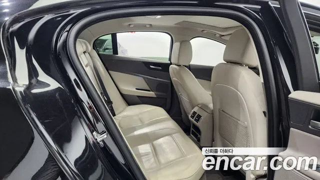 Jaguar XE 2018 Черный из Кореи, фото 3