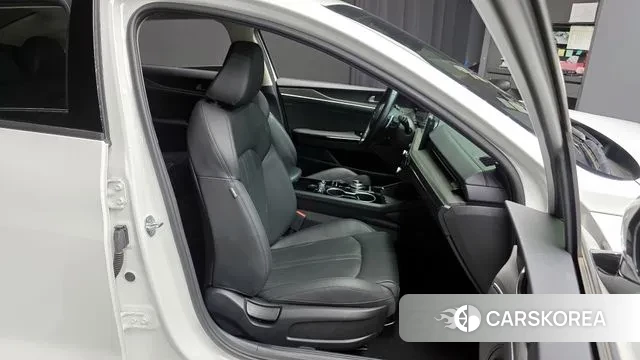 Kia The New K5 3rd generation 2023 Белый из Кореи, фото 3