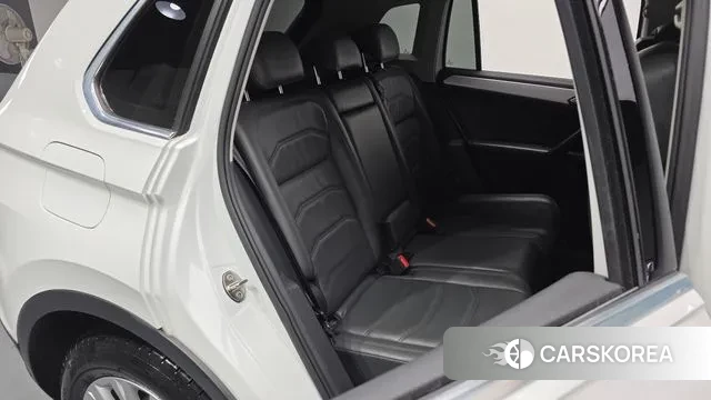 Volkswagen Tiguan second Generation 2018 Белый из Кореи, фото 3