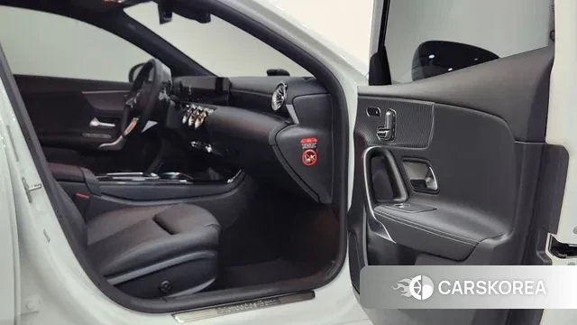 Mercedes-Benz A-Class W177 2024 Белый из Кореи, фото 3