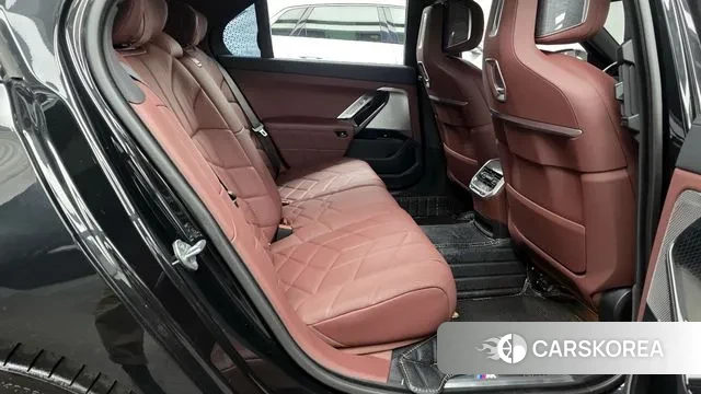 BMW 7 Series (G70) 2024 Черный из Кореи, фото 3