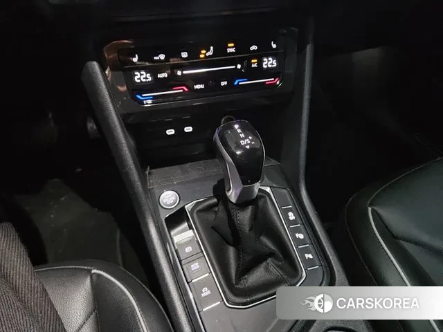 Volkswagen Tiguan second Generation 2023 Белый из Кореи, фото 3