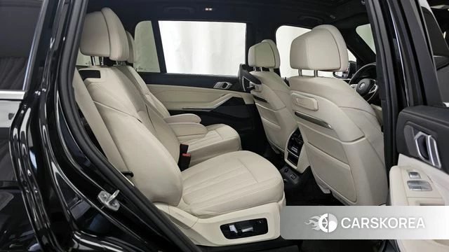 BMW X7 (G07) 2023 Черный из Кореи, фото 3