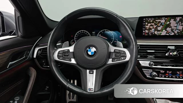 BMW 5 Series (G30) 2019 Серебристо-серый из Кореи, фото 3