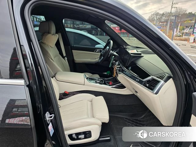 BMW X7 (G07) 2024 Черный из Кореи, фото 3