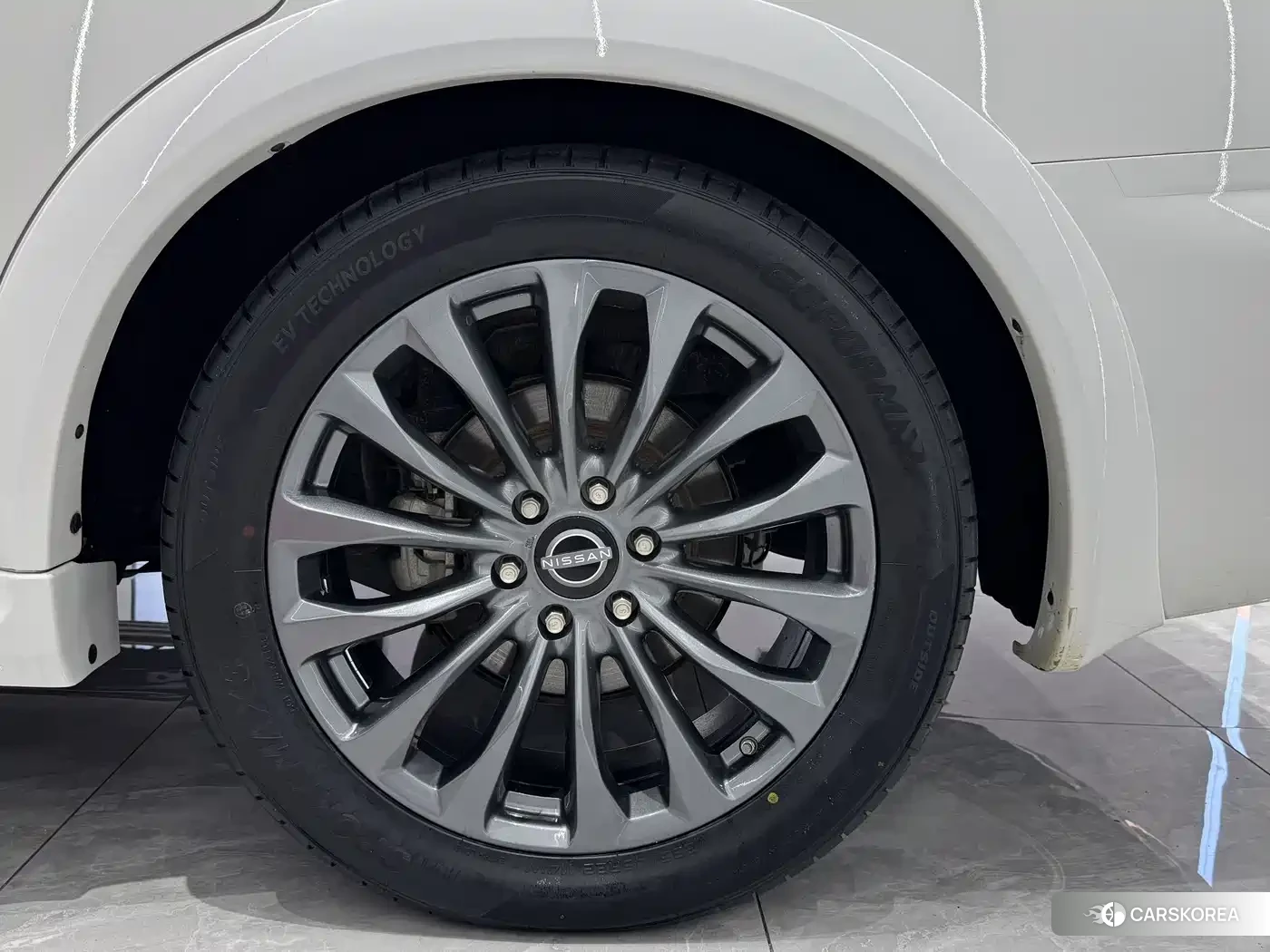 Nissan Patrol 2022 Белый из Китая, фото 3