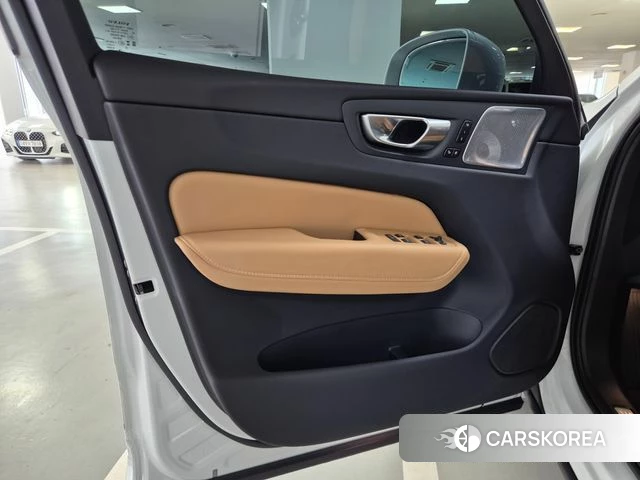 Volvo XC60 second Generation 2024 Белый из Кореи, фото 3