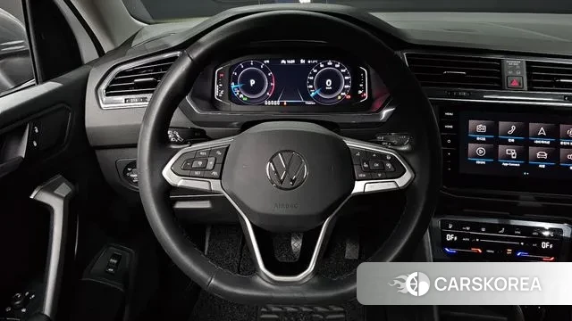 Volkswagen Tiguan Allspace 2023 Белый из Кореи, фото 3