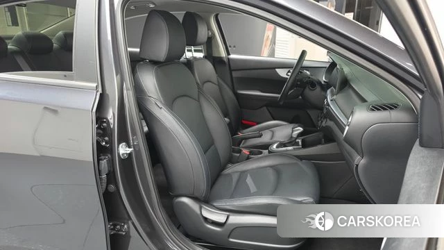 Kia The New K3 2nd generation 2023 Серый из Кореи, фото 3