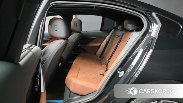 BMW 5 Series (G60) 2025 Черный из Кореи, фото 3