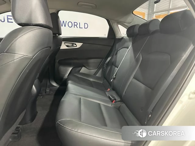 Kia The New K3 2nd generation 2021 Белый из Кореи, фото 3