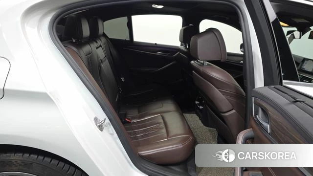 BMW 5 Series (G30) 2018 Белый из Кореи, фото 3