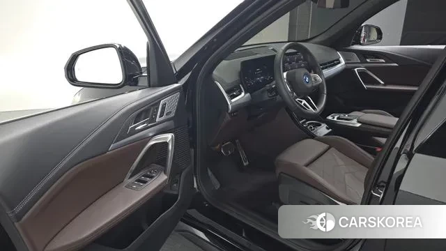 BMW iX1 (U11) 2024 Черный из Кореи, фото 3