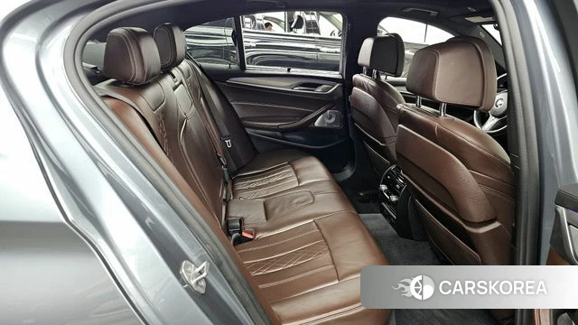 BMW 5 Series (G30) 2018 Цвет галактики из Кореи, фото 3