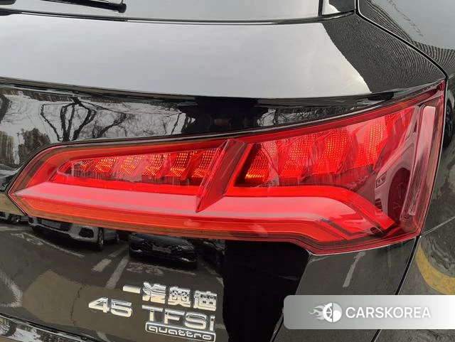 Audi Q5L 2021 Черный из Китая, фото 3