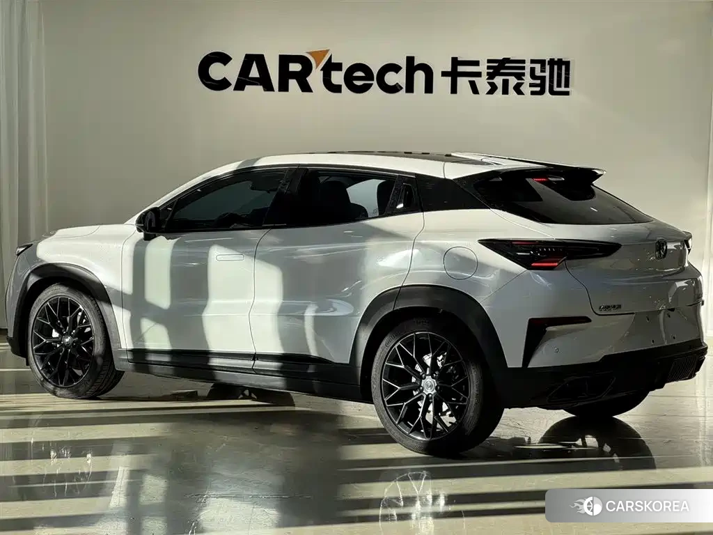 Chang'an UNI-T 2022 Белый из Китая, фото 3