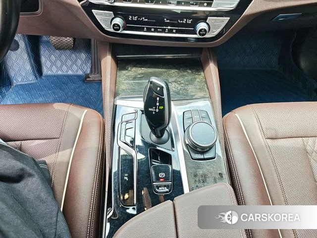 BMW 5 series 2021 Черный из Китая, фото 3