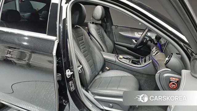 Mercedes-Benz E-Class W213 2023 Черный из Кореи, фото 3