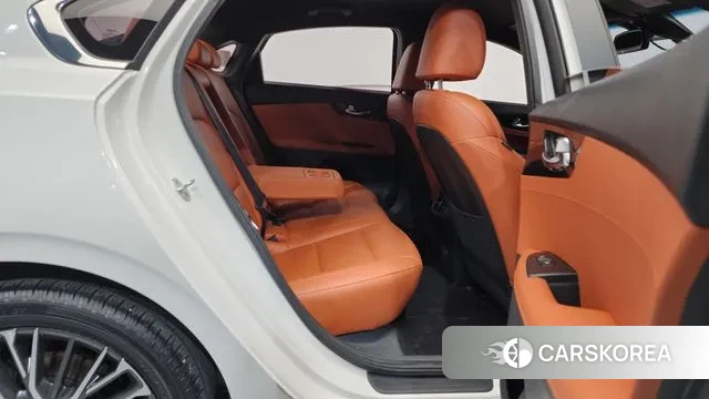 Kia The New K3 2nd generation 2021 Белый из Кореи, фото 3