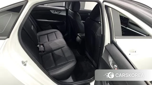 Kia The New K3 2nd generation 2021 Белый из Кореи, фото 3