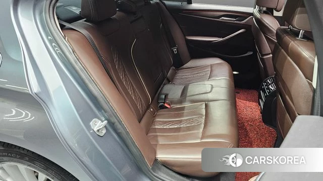 BMW 5 Series (G30) 2018 Серебристо-серый из Кореи, фото 3