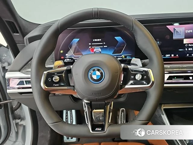 BMW 7 Series (G70) 2023 Небесно-голубой из Кореи, фото 3