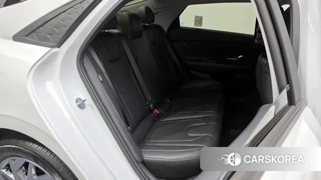 Hyundai The New Avante (CN7) 2023 Белый из Кореи, фото 3