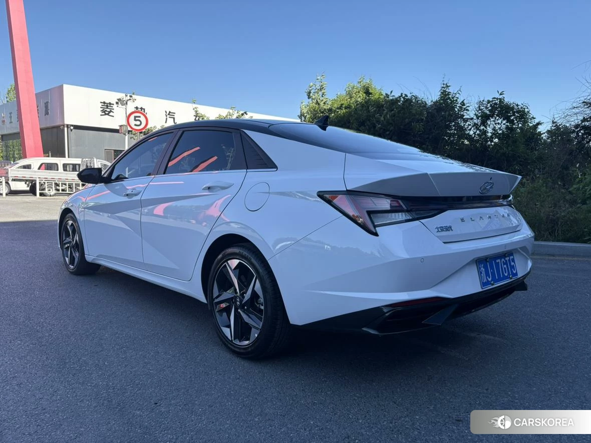 Hyundai Elantra 2022 Белый из Китая, фото 3