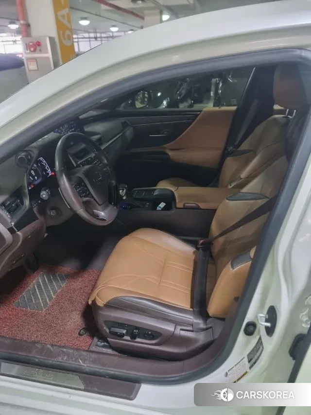 Lexus ES300h 7th generation 2020 Белый из Кореи, фото 3