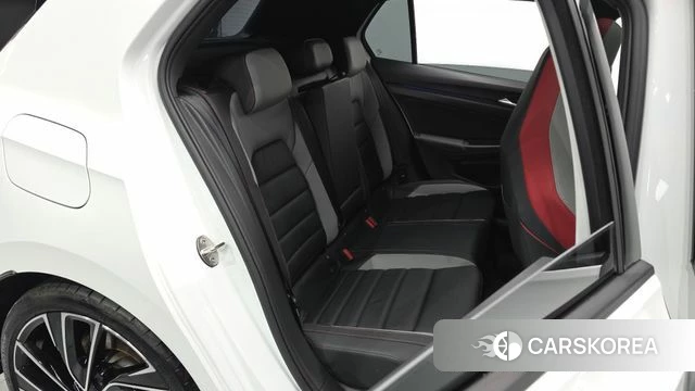 Volkswagen Golf 8th Generation 2024 Белый из Кореи, фото 3