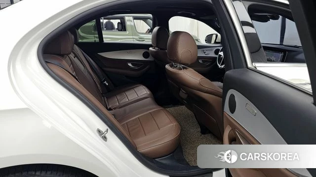 Mercedes-Benz E-Class W213 2021 Белый из Кореи, фото 3