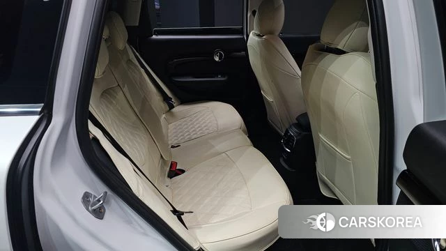 Mini Cooper Clubman 2023 Белый из Кореи, фото 3