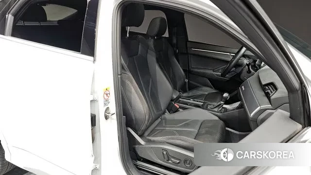 Audi Q3 (F3) 2020 Белый из Кореи, фото 3