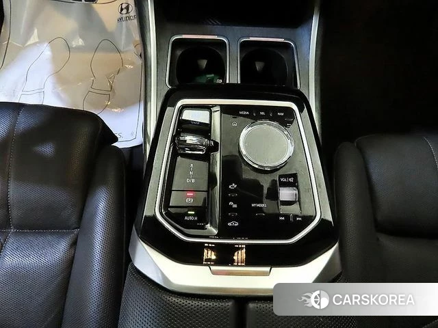 BMW i7 (G70) 2023 Цвет галактики из Кореи, фото 3