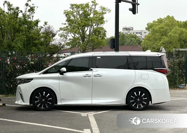 Toyota Elfa 2023 Белый из Китая, фото 3