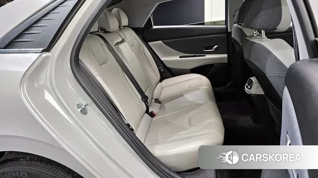 Hyundai Avante (CN7) 2021 Серебристо-серый из Кореи, фото 3