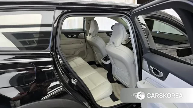 Volvo V60 Cross-Country 2nd Generation 2024 Черный из Кореи, фото 3