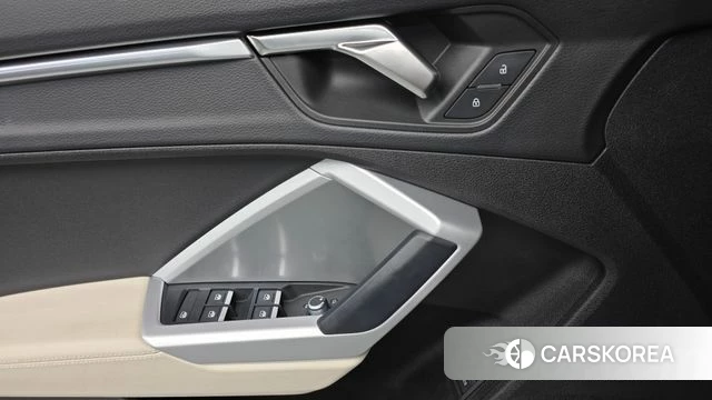 Audi Q3 (F3) 2023 Белый из Кореи, фото 3
