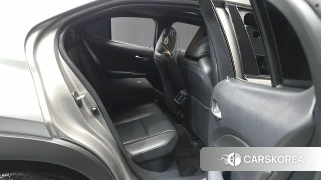 Lexus UX300h 2024 Серый из Кореи, фото 3