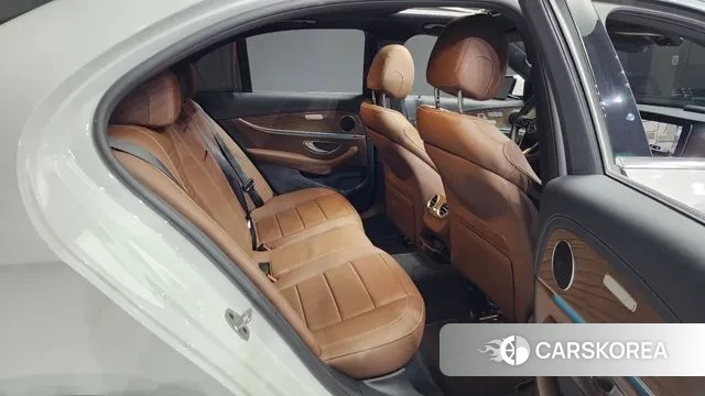 Mercedes-Benz E-Class W213 2023 Белый из Кореи, фото 3