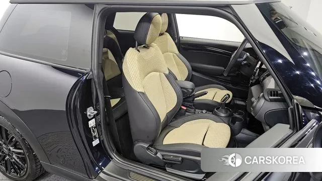 Mini Cooper 2023 Черный из Кореи, фото 3