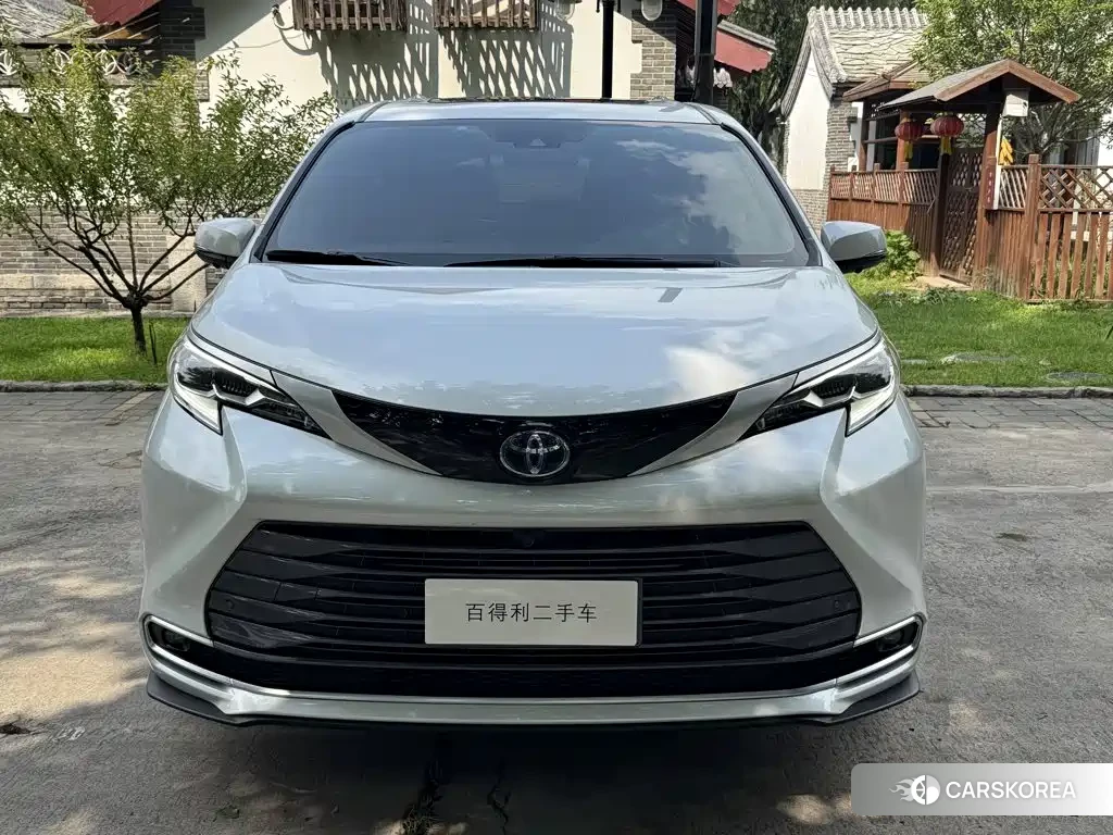Toyota Sienna 2023 Белый из Китая, фото 3