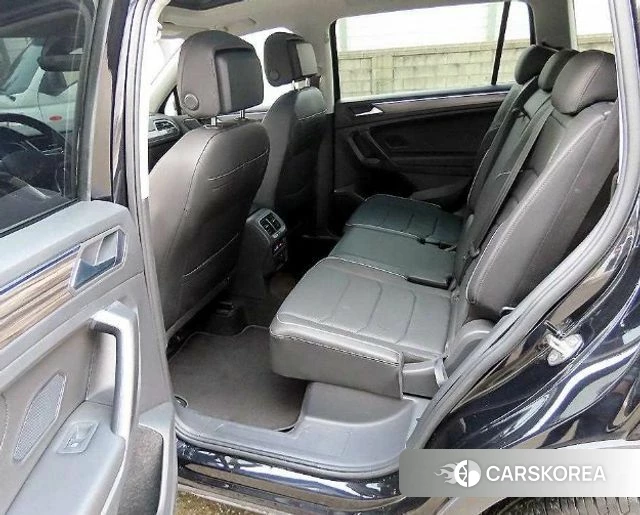 Volkswagen Tiguan Allspace 2023 Черный из Кореи, фото 3