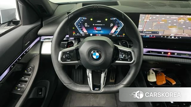 BMW 5 Series (G60) 2024 Светло-серебряный цвет из Кореи, фото 3