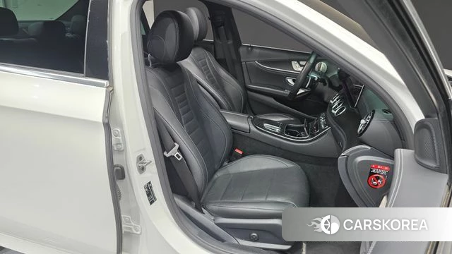 Mercedes-Benz E-Class W213 2022 Белый из Кореи, фото 3