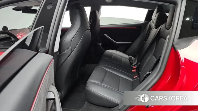 Tesla Model 3 2025 Красный из Кореи, фото 3