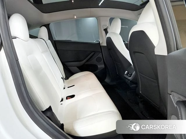 Tesla Model Y 2023 Белый из Кореи, фото 3