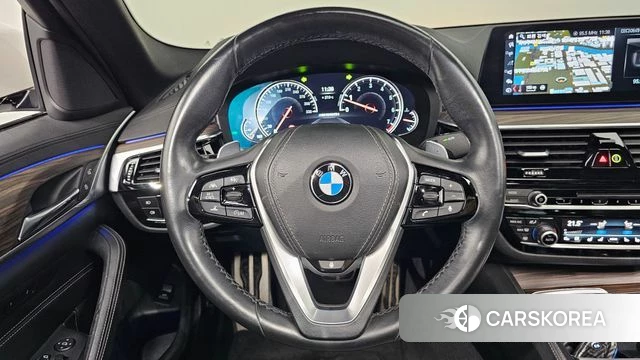 BMW 5 Series (G30) 2018 Белый из Кореи, фото 3