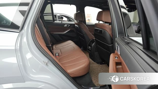 BMW X5 (G05) 2024 Светло-серебряный цвет из Кореи, фото 3
